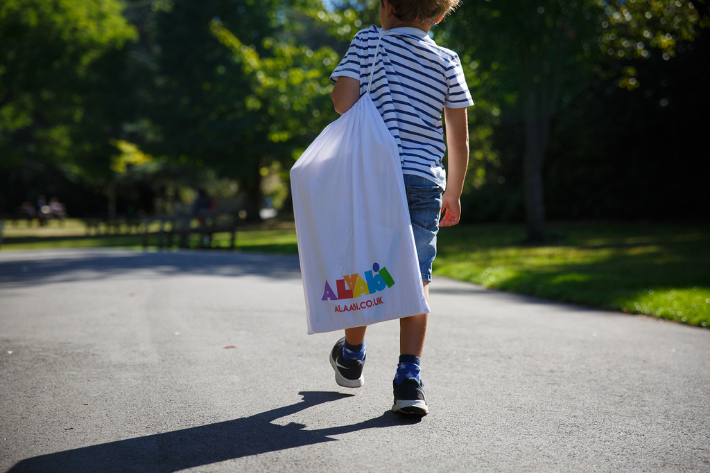 kid-alaabibag-walking_2048x.png
