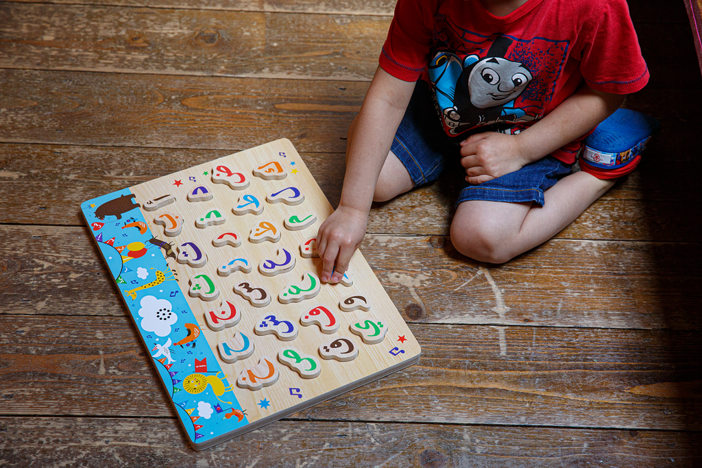 [review] Arabiletters-alaabi-child-playing-puzzle_2048x.png