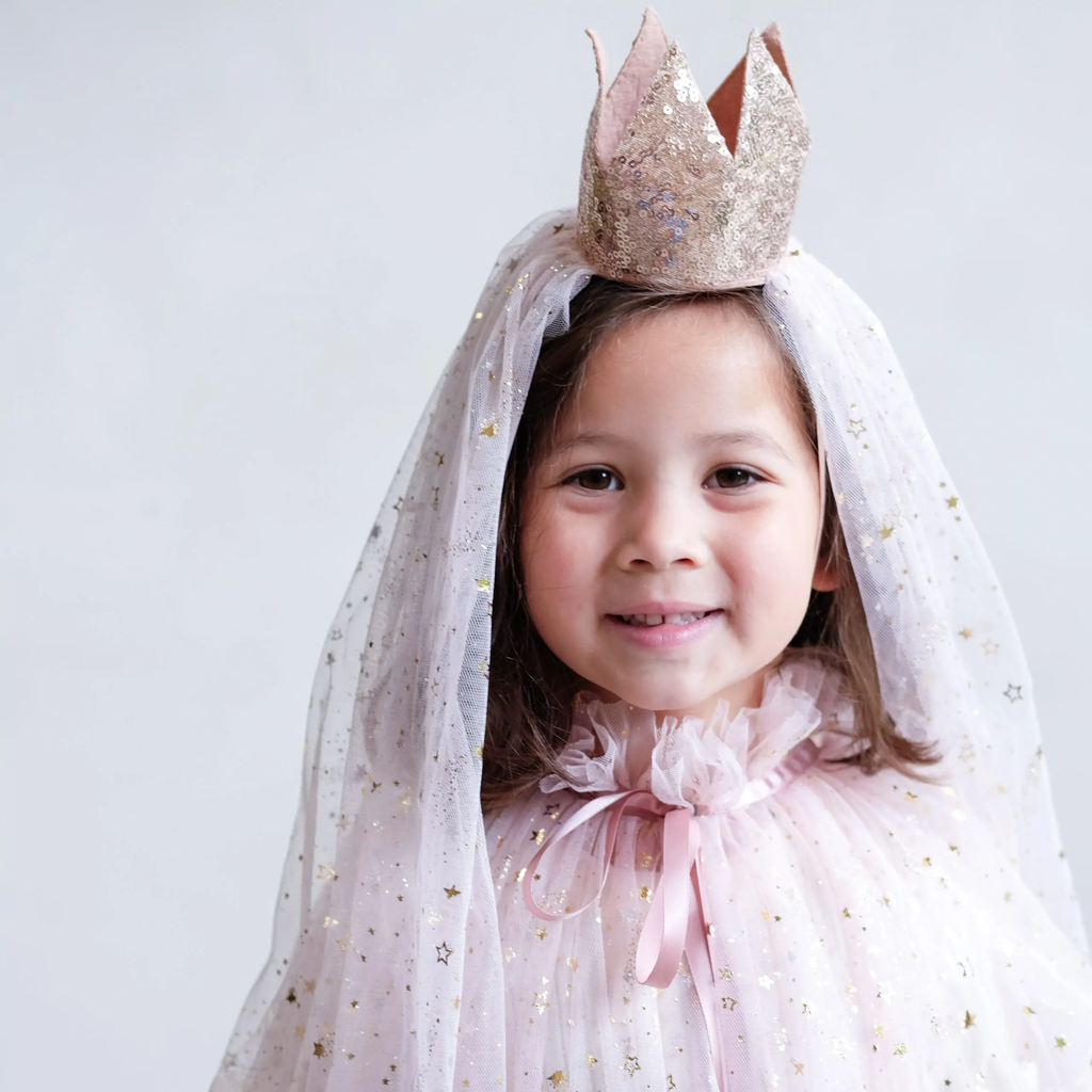 155003-04-pink-shooting-star-cape-155005-04-her-majesty-shooting-star-crown-1-scaled.jpg.webp