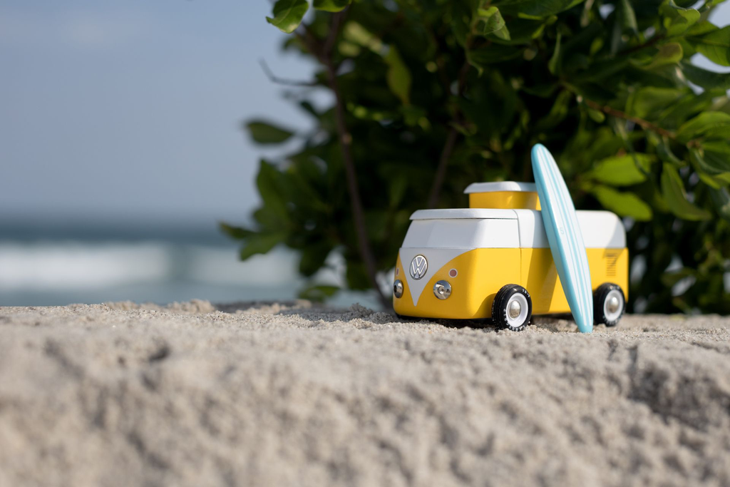 1_VW_BeachBusSunsetlifestyle.webp