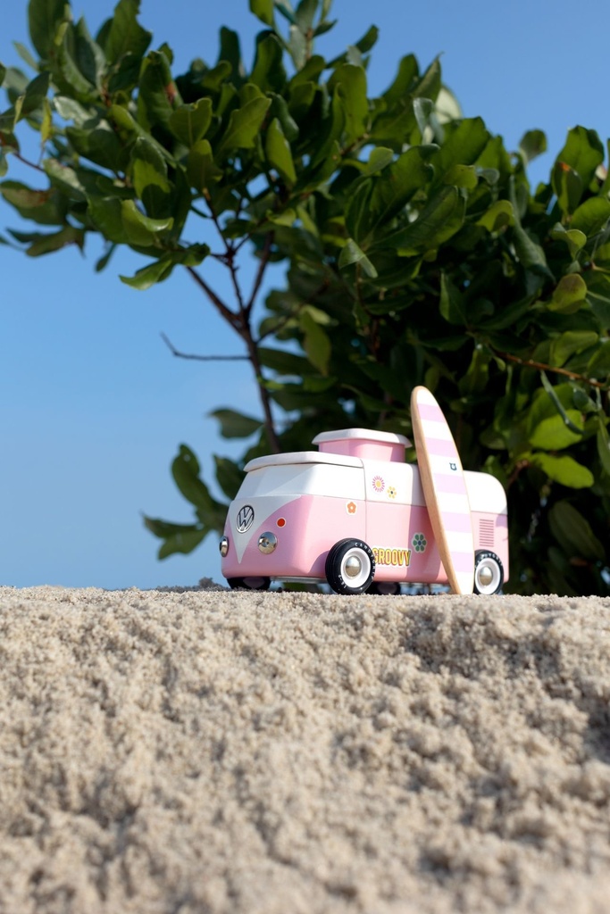 3_VW_BeachBusPinklifestyle..webp