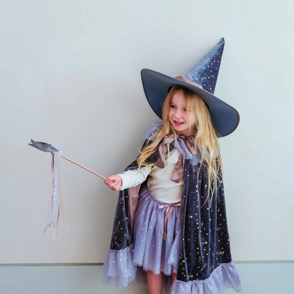 155019-07_GRISELDA_VELVET_WITCH_CAPE_155020-07_GRISELDA_TUTU_155021-07_GRISELDA_VELVET_WITCH_HAT_155022-07_GRISELDA_WAND_7_1800x1800.jpg.webp