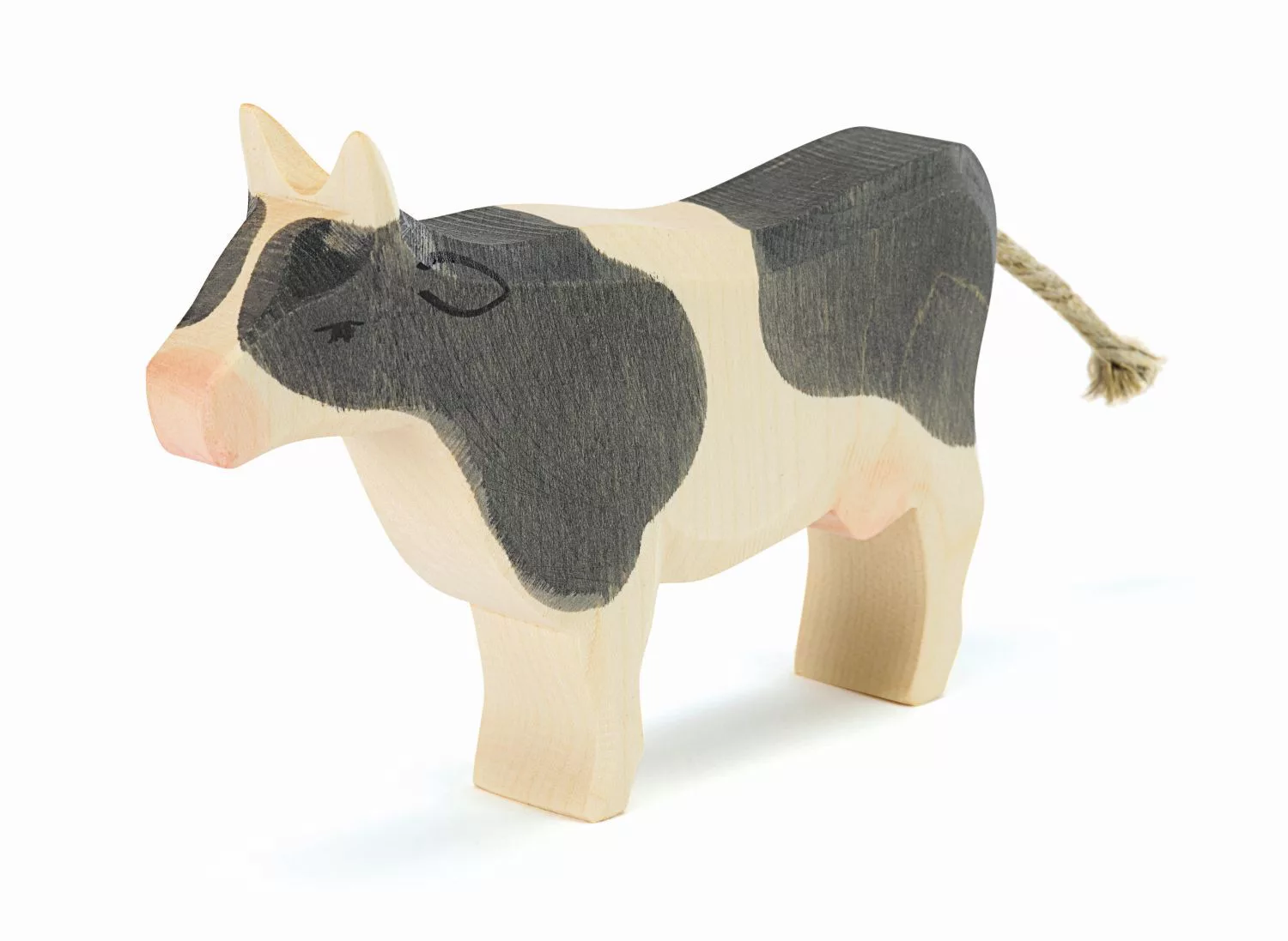 [11042] Cow b&w standing